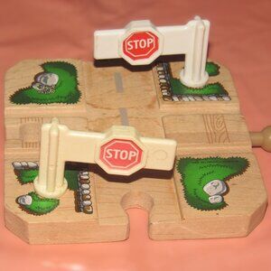 Thomas Wooden Railway Train Engine Track 4 Way Stop Intersection Road Cross